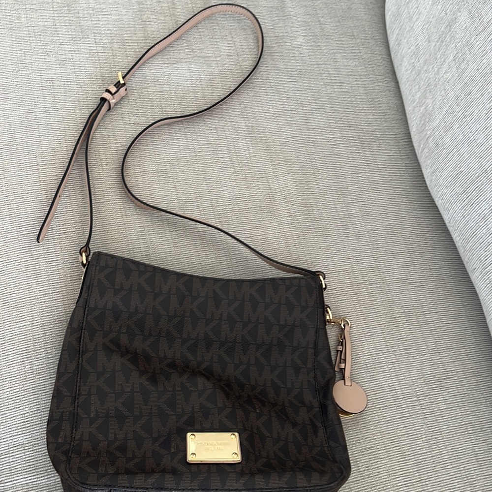 Michael Kors Jet Set Messenger Bag